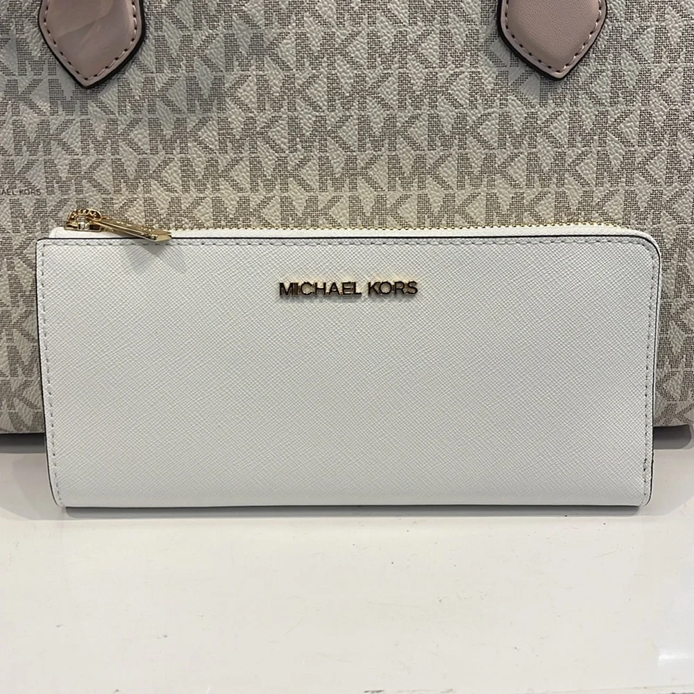 MICHAEL KORS Jet Set Travel Lg Saffiano Leather Quarter-Zip Wallet
Optic White - Picture 5 of 16